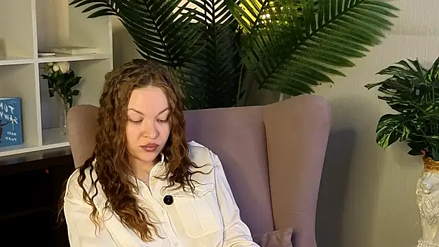 YvonneStrause online show from March 23, 1:28 pm