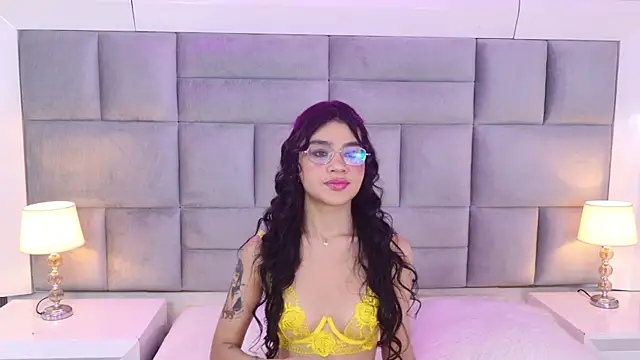 OliviaDiaz online show from March 22, 8:04 pm