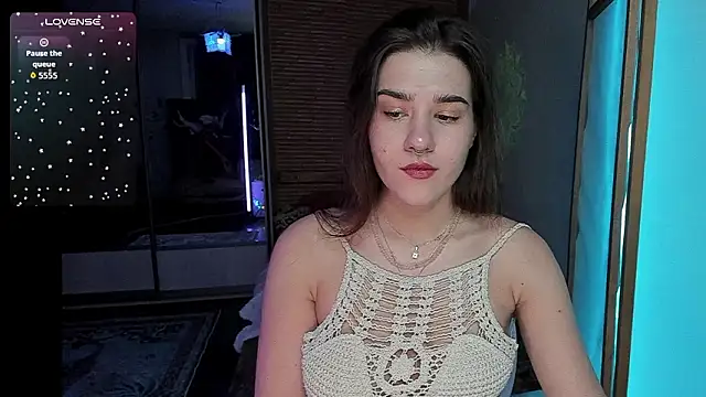 With Elly online show from March 15, 12:51 pm