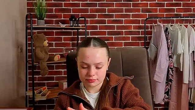 CarollScottt online show from April 7, 1:02 pm