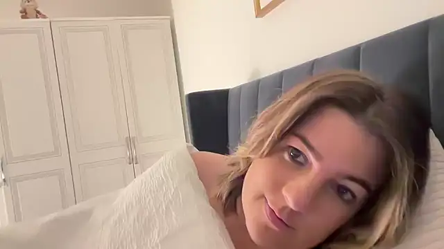 annabellewarick online show from April 16, 9:39 pm