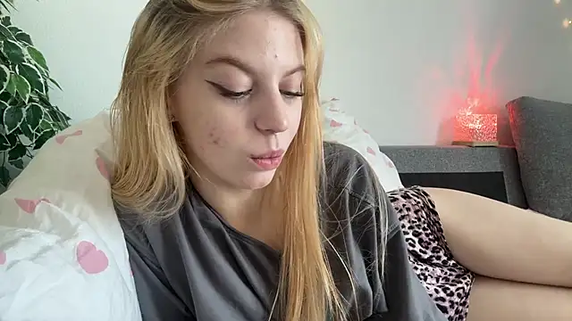 Fanny Fresh online show from August 6, 8:43 am