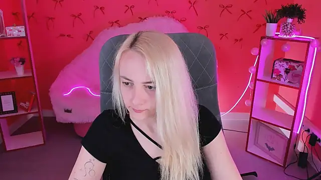 CarolMoor online show from April 17, 9:11 am