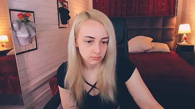 CarolMoor online show from April 2, 9:18 am