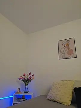 Victoria Evanss online show from March 18, 9:20 pm