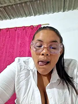 monicarokaforte online show from March 13, 5:42 am