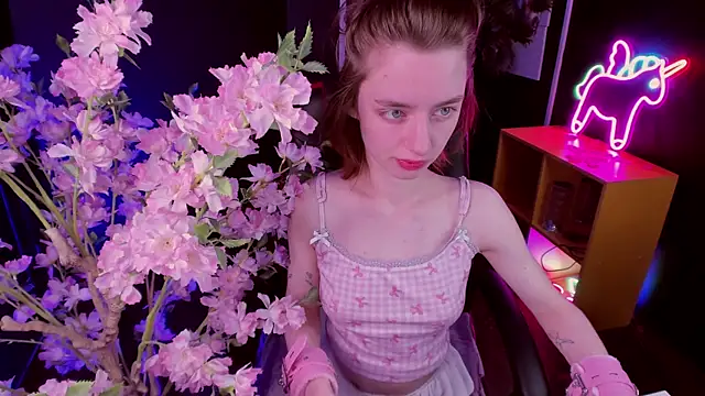 Pretty Victoria online show from April 20, 6:16 am