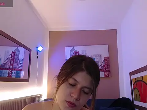 Moonna linnda online show from April 18, 2:19 pm