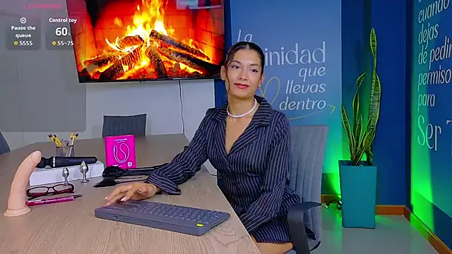 EmmaCollins01 online show from April 8, 1:24 pm