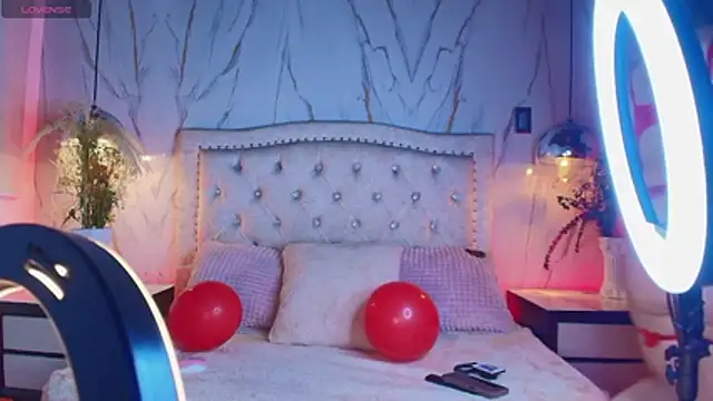 Lickpink1 online show from May 5, 3:53 am
