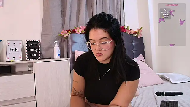 Isabella Roses  online show from July 28, 12:52 am