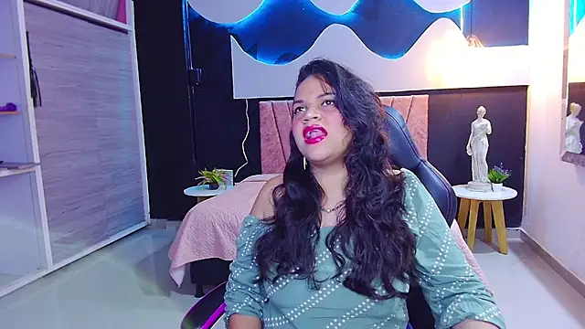 scarlettt  joness online show from April 24, 2:14 am