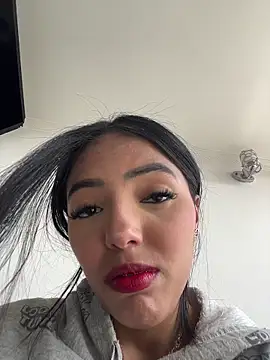 sylphiee  online show from April 1, 4:04 pm