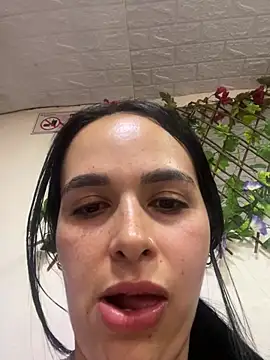 leila moretti online show from March 29, 10:31 pm