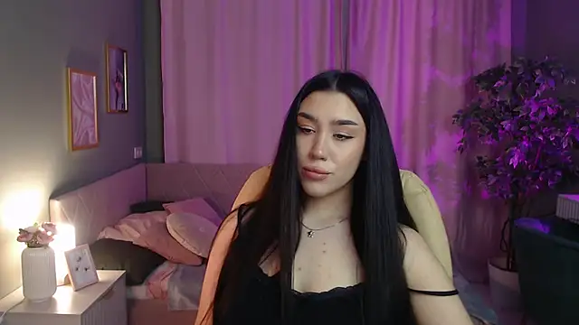 Winonna Ryder online show from March 17, 7:45 am