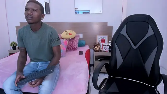 Ebony N Blonde online show from May 4, 9:40 pm