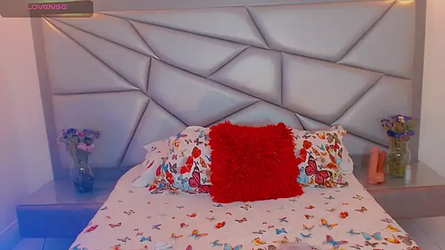 tiifannysexyhot online show from April 19, 6:10 pm