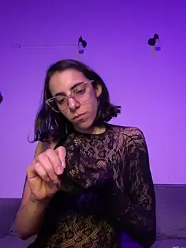 Poison Ivy 29 online show from April 28, 10:35 pm