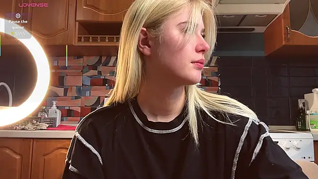 ivygenesis online show from April 4, 10:58 am