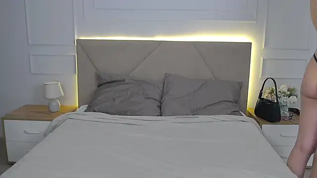 Sophie Rays online show from June 12, 3:25 am