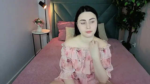 NoraLumi online show from April 2, 8:39 pm