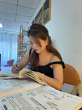 Xiaoxiao-y online show from May 7, 8:07 am