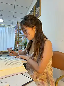 Xiaoxiao-y online show from May 9, 8:49 am