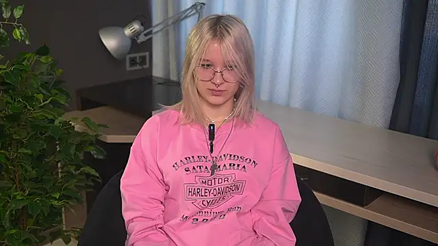 DinaSporn online show from March 17, 8:29 am