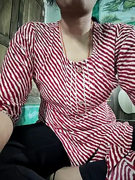 model seela online show from April 7, 4:42 pm