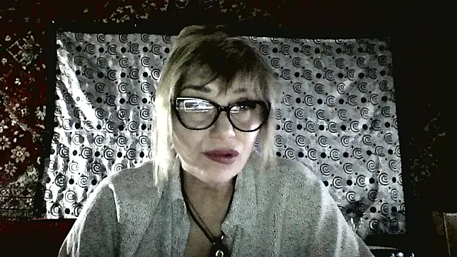 Lia Rayss online show from March 18, 10:04 pm