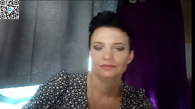 HotMamaQueen234 online show from July 14, 11:48 am
