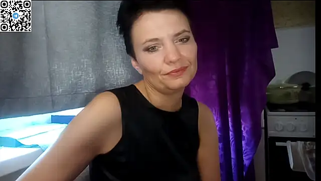 HotMamaQueen234 online show from July 15, 11:59 am
