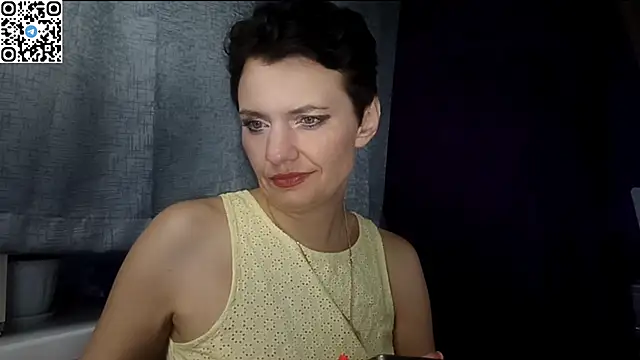 HotMamaQueen234 online show from June 4, 9:19 pm