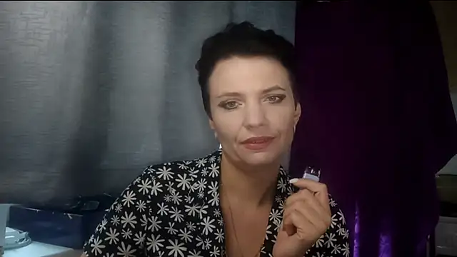 HotMamaQueen234 online show from July 30, 11:44 am