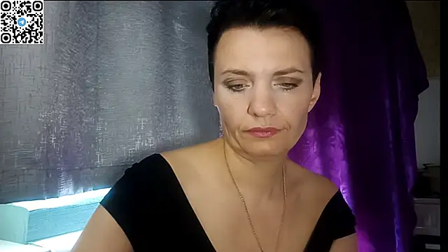 HotMamaQueen234 online show from July 7, 1:36 pm