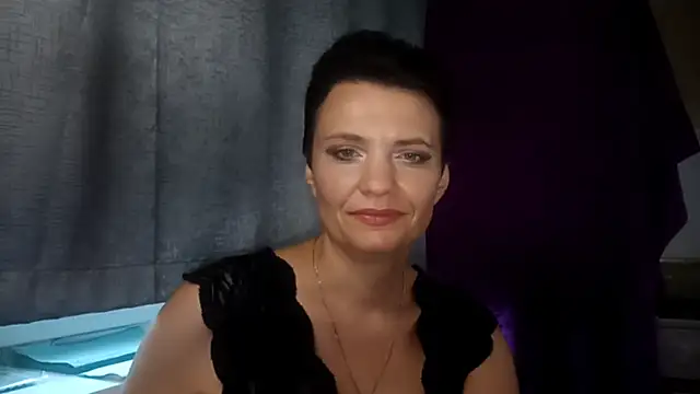 HotMamaQueen234 online show from July 22, 11:55 am