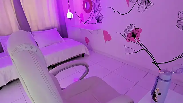 AishaNoor online show from April 14, 7:25 pm