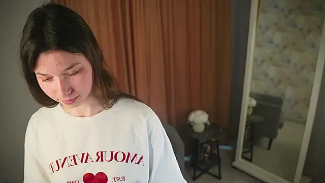 LaraeLubeck online show from March 18, 10:20 am