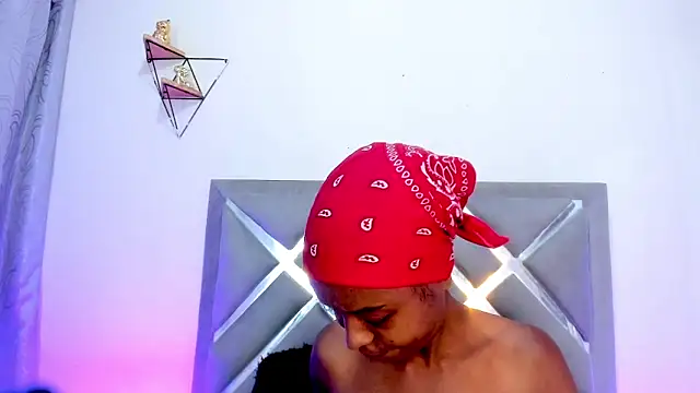 Emmaa sweeet  online show from March 21, 7:30 pm