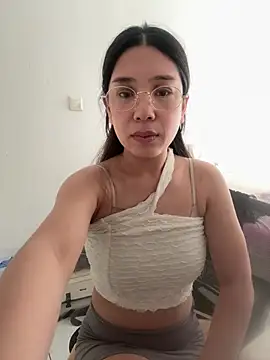 caomeibobo online show from March 25, 6:27 am