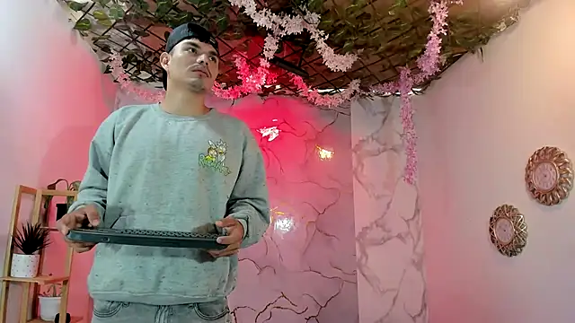 Nahomi hot 77 online show from May 1, 12:41 pm