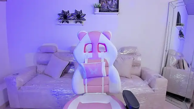 april smiith1 online show from April 18, 12:29 pm