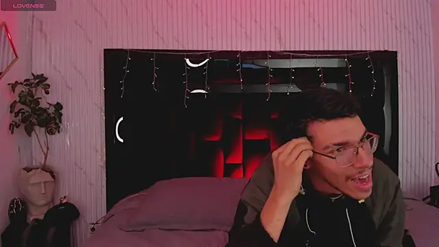 ArthurAndAllice online show from March 19, 11:42 pm