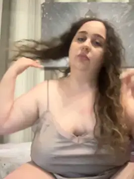 CurlyMaddie online show from June 3, 6:24 pm