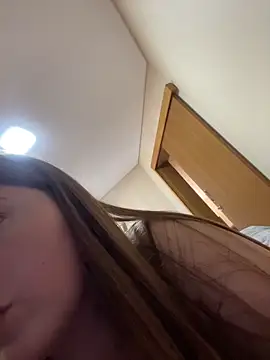 vvtzzu online show from March 25, 1:36 pm