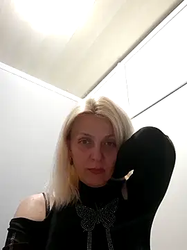 MiaLove183 online show from May 11, 2:19 pm
