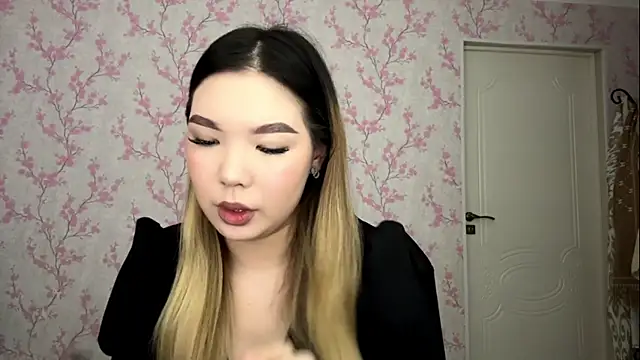 MadeleneStoesz online show from March 23, 5:46 am