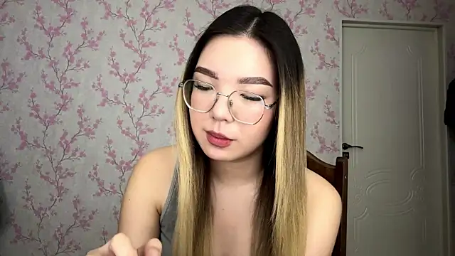 MadeleneStoesz online show from March 25, 4:32 pm