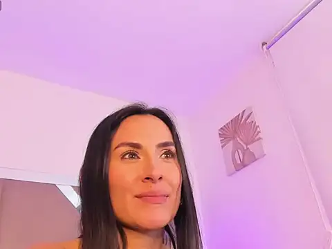 velvetlunaa  online show from April 18, 7:58 pm