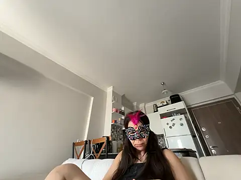 lilyums online show from July 29, 12:05 pm